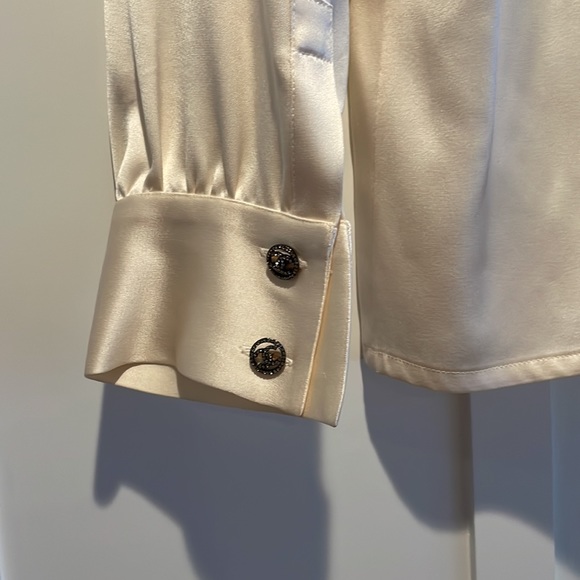 Stunning Chanel Metier D’Art 2018 silk blouse - Picture 11 of 12